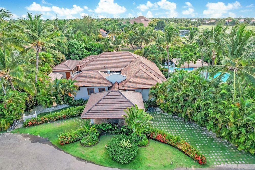 Beautiful Villa with Pool Gym and Maid