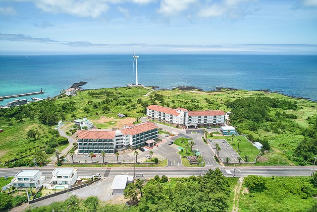 hotelImg