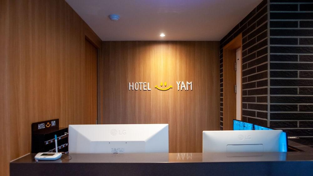 hotelImg