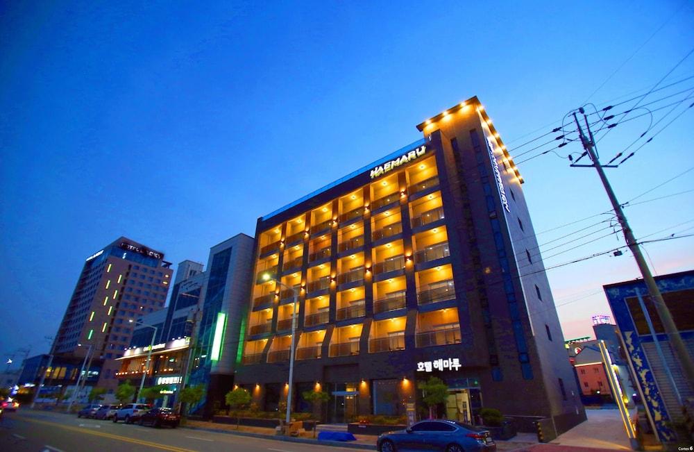 hotelImg