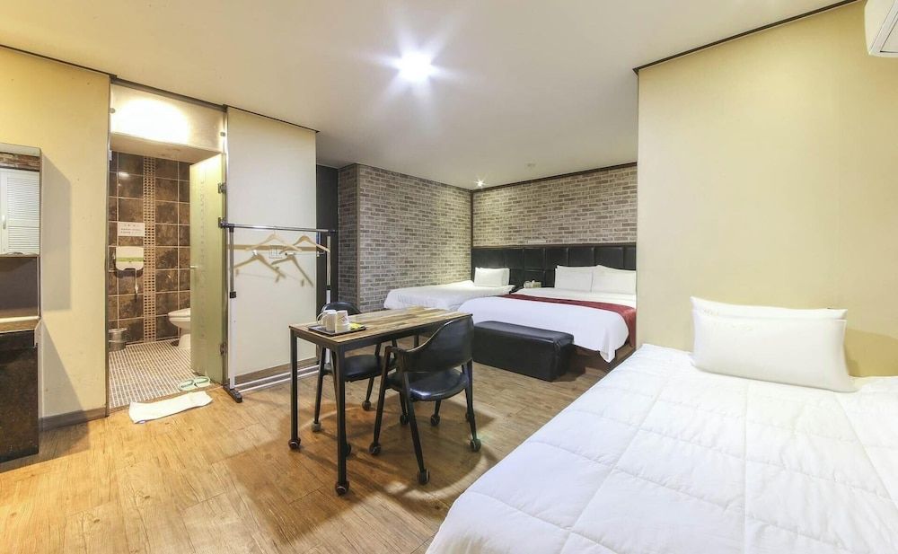 Chakan Hotel