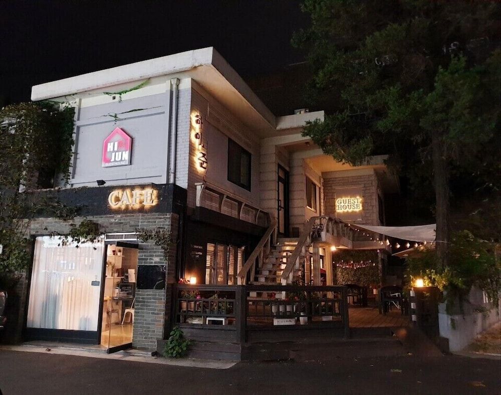 Hi Jun Guesthouse