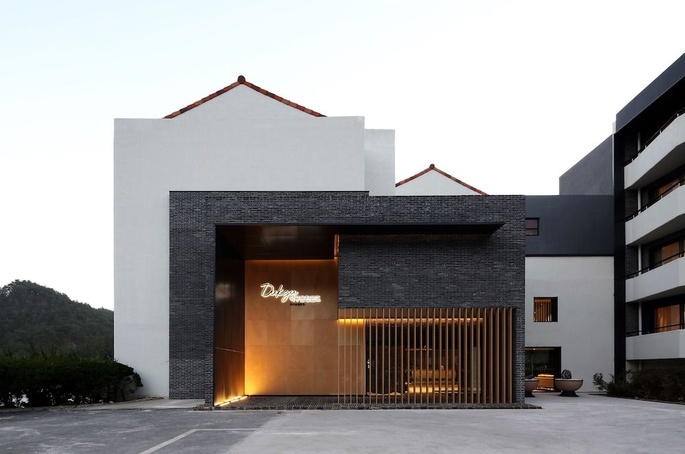 Dukgu Oncheon Condo