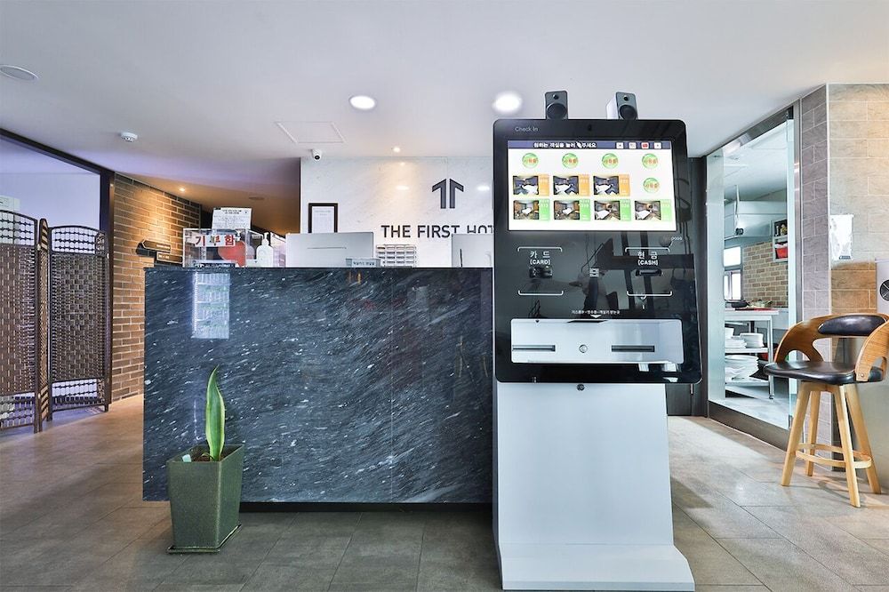 더 퍼스트 호텔