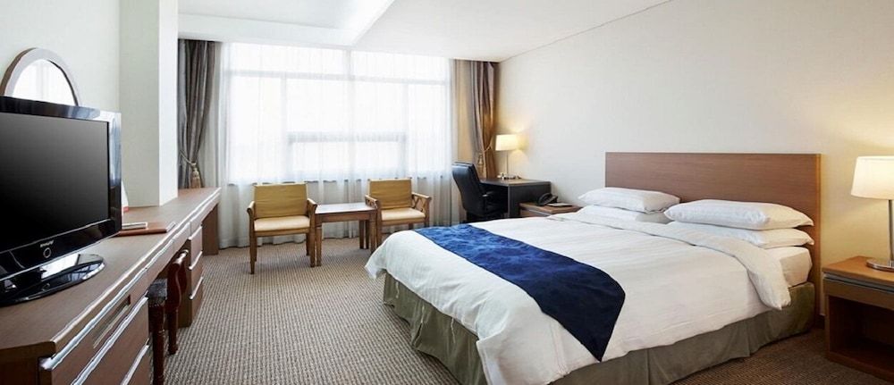 Ramada by Wyndham Dongtan Hotel