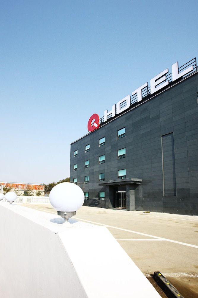 Q 호텔