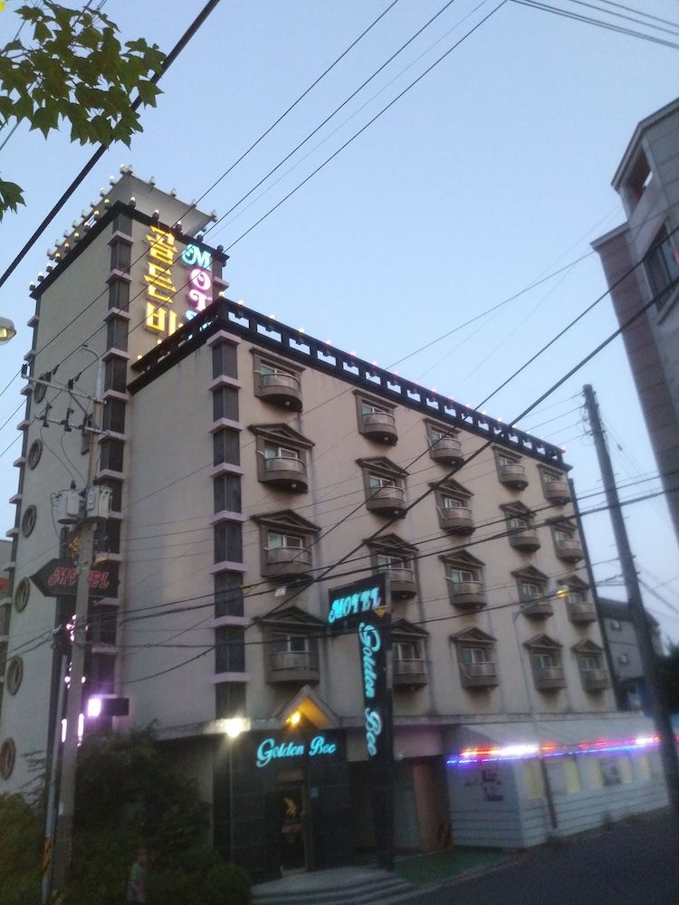 Golden Bee Motel