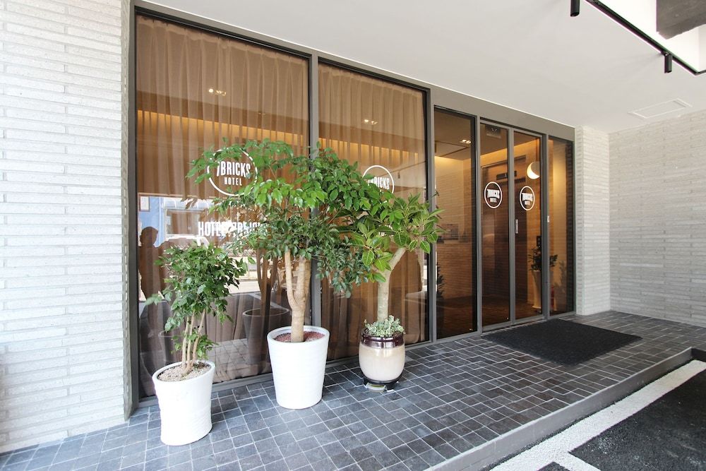 Seven Bricks Hotel