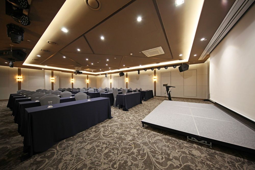 Layers Hotel Busan Hadan