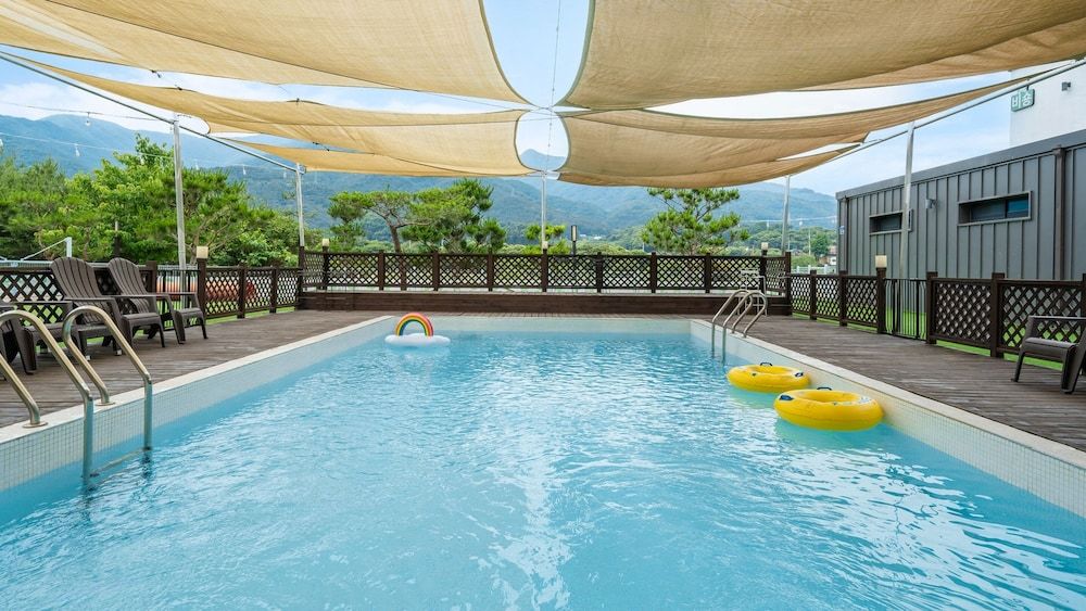 Gapyeong Dangdangi Pet Poolvilla Blue