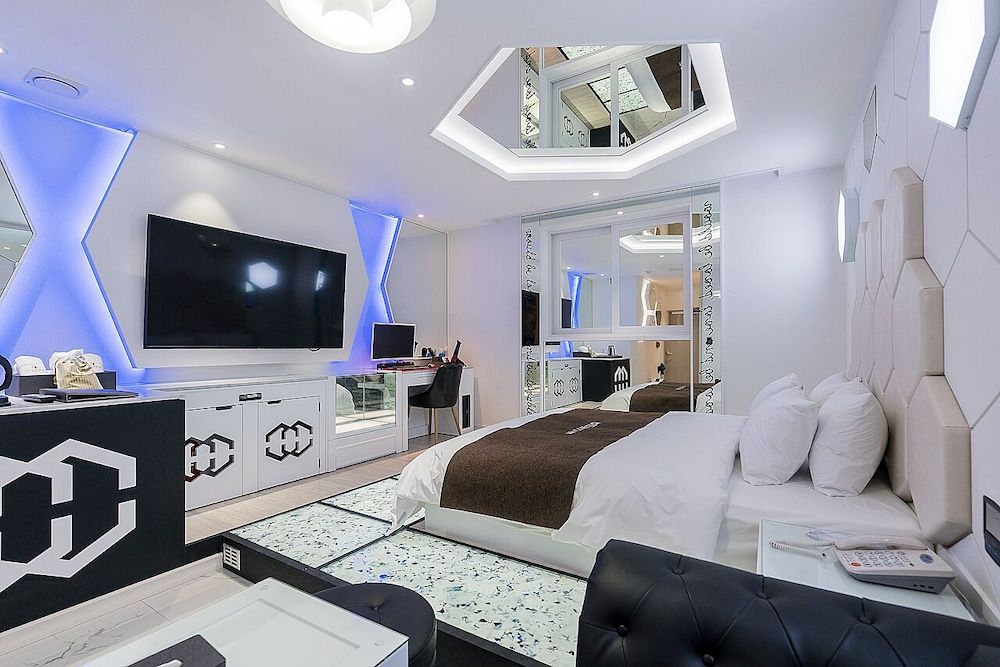 Theban Hotel