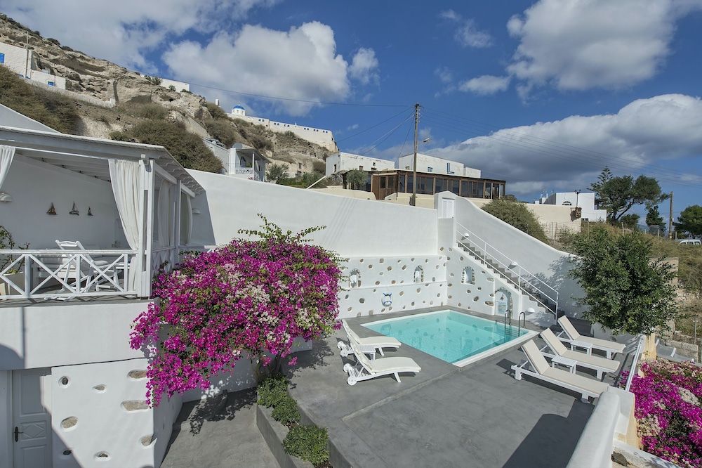 Pyrgos 3-bed Villa, Sleeps 8, With Pool and Aircon