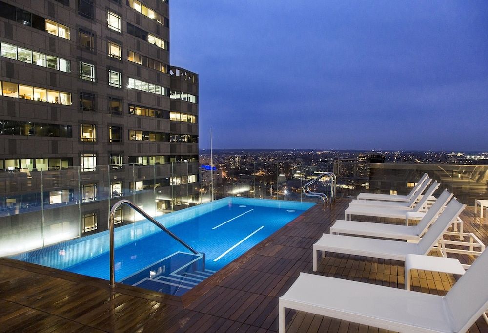 Global Luxury Suites Center City
