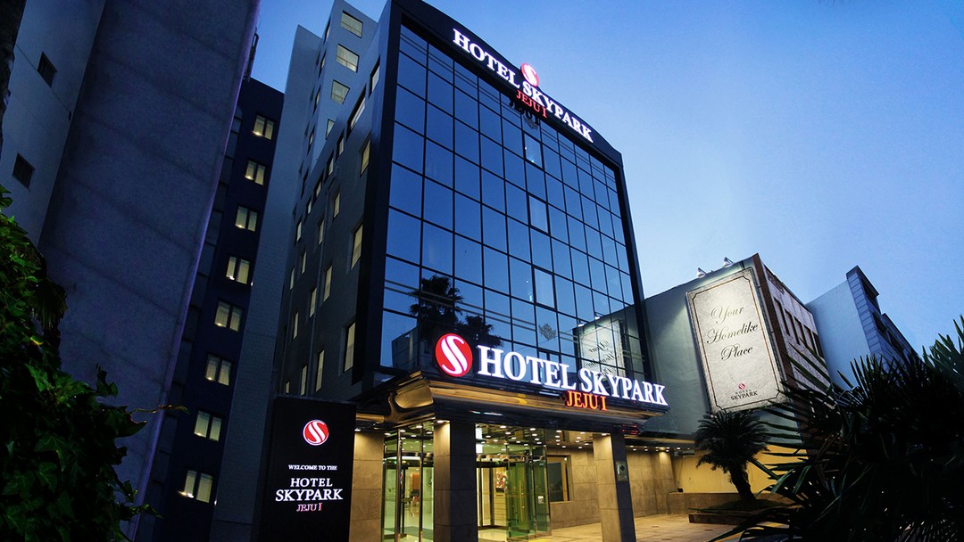 hotelImg
